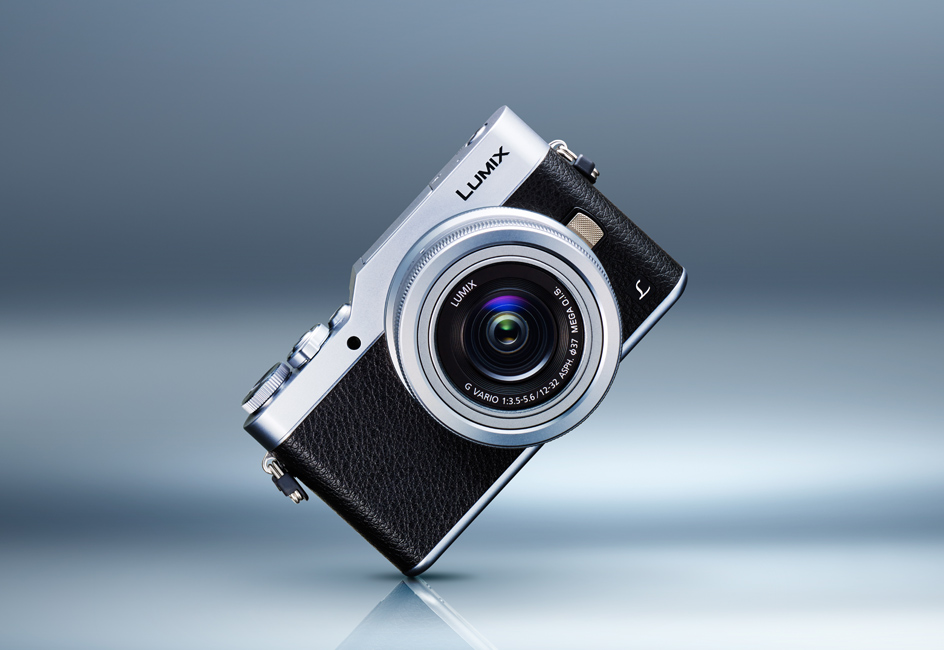 Panasonic ミラーレス一眼カメラ DMC-GF7 ボディ単体(ブラック×シルバー)